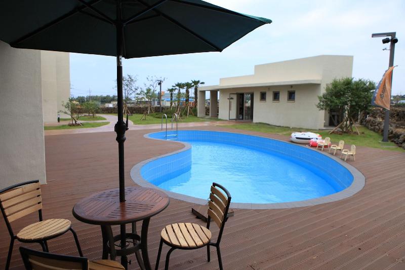 Comma & Resort image