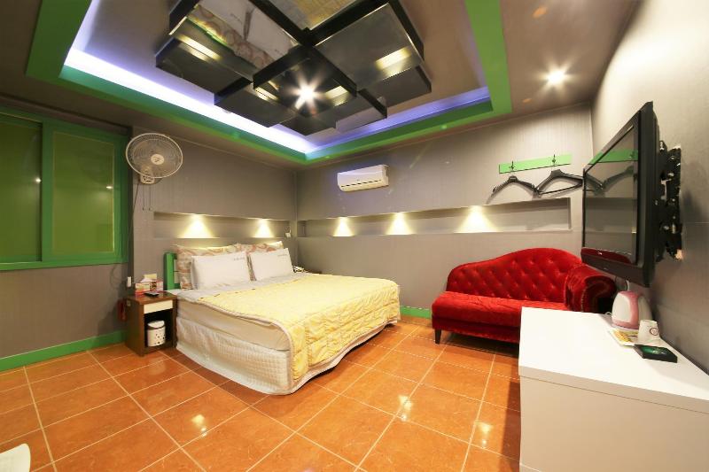 Sense Motel image