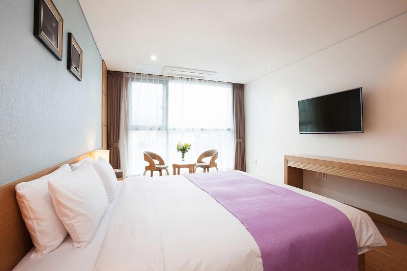 You Us Hotel image