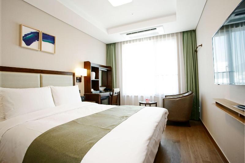 Stanford Inn Busan image