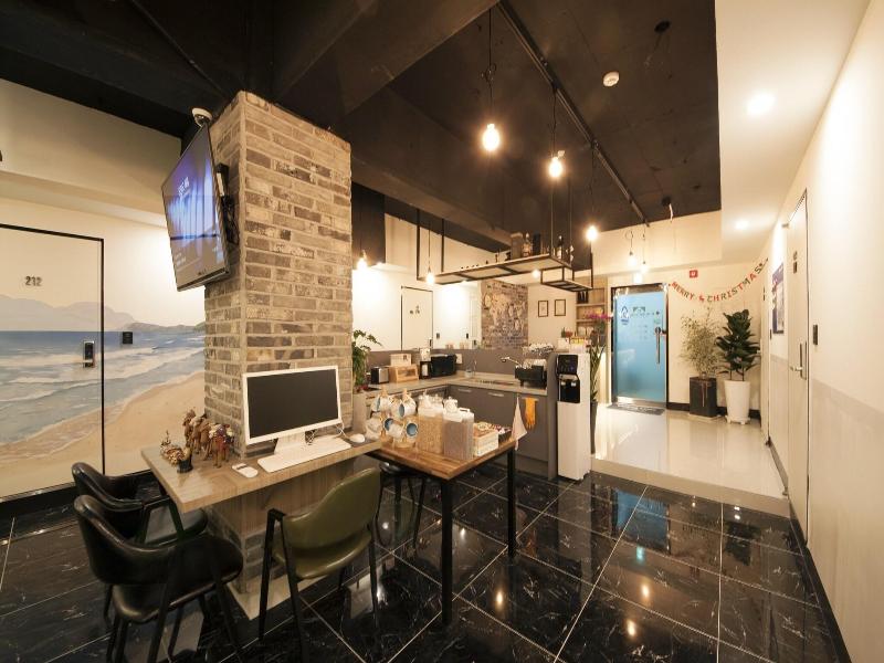 MAMA Guesthouse Haeundae image