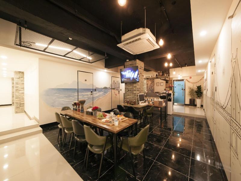 MAMA Guesthouse Haeundae image