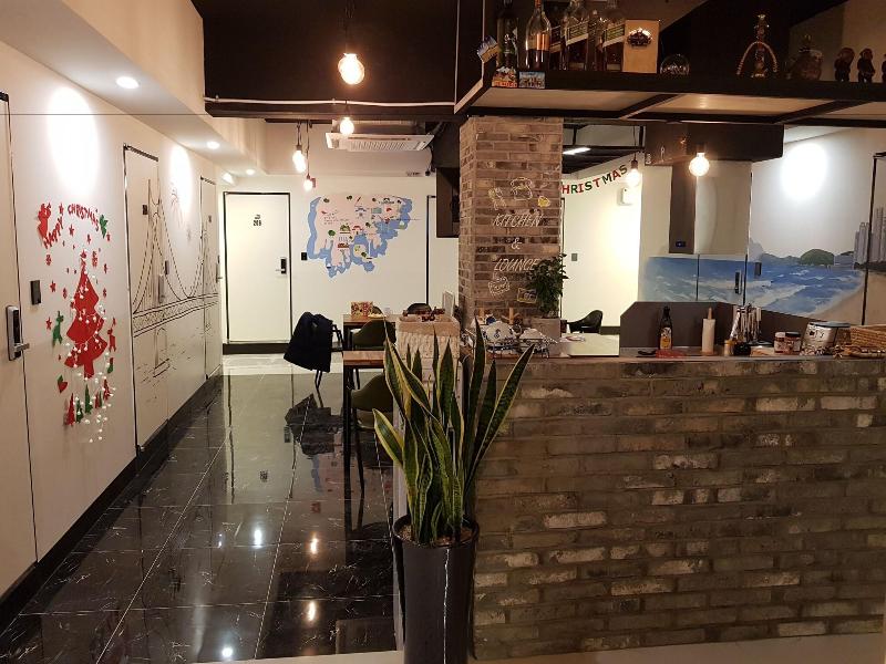 MAMA Guesthouse Haeundae image