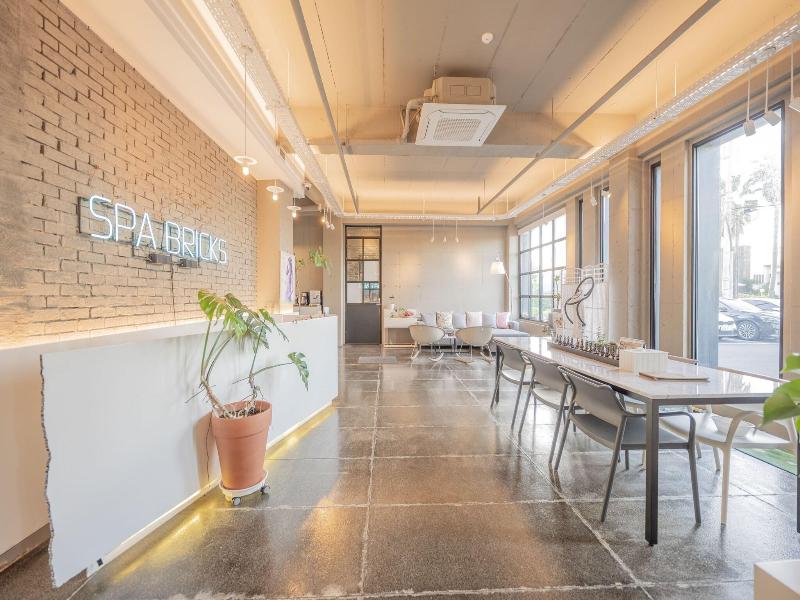 Jeju Bricks Hotel