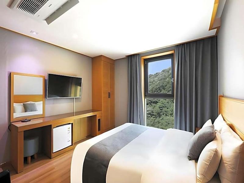 Hotel Golden Hill image