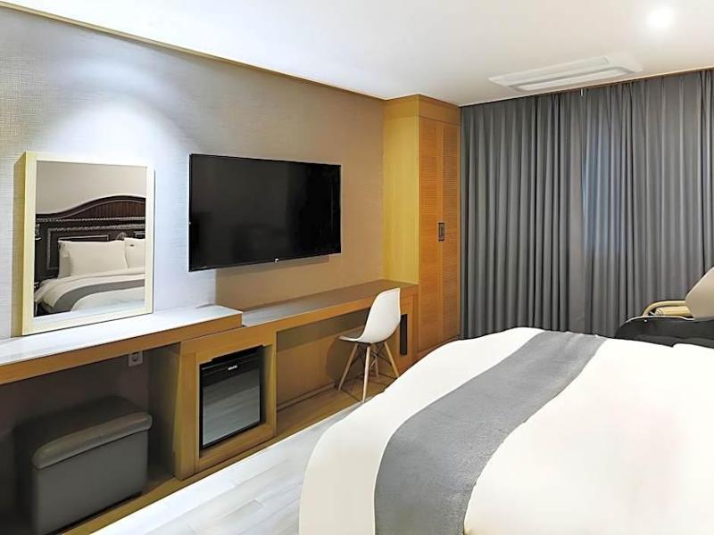 Hotel Golden Hill image