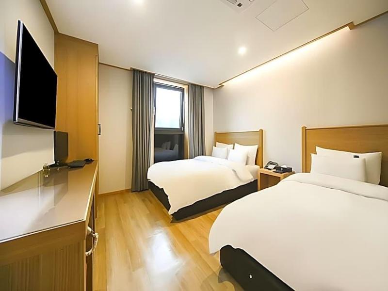 Hotel Golden Hill image