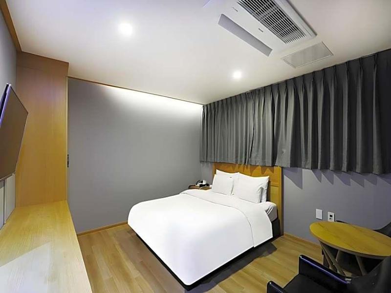 Hotel Golden Hill image