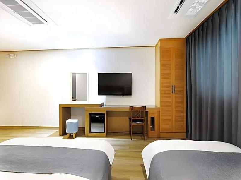 Hotel Golden Hill image