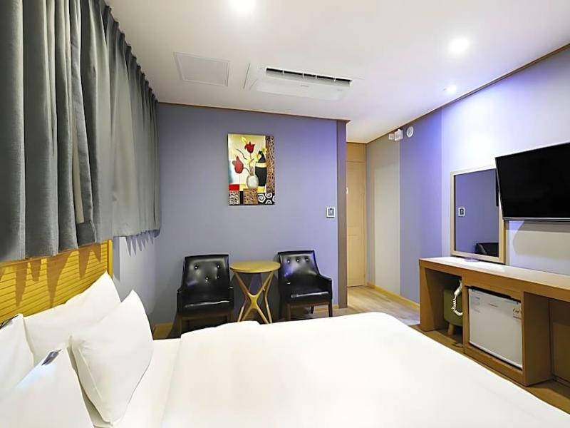 Hotel Golden Hill image
