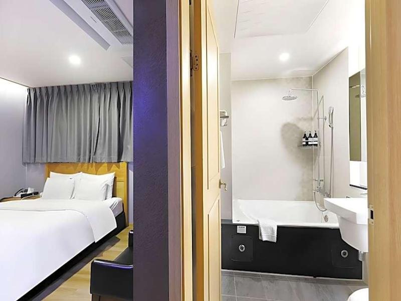 Hotel Golden Hill image