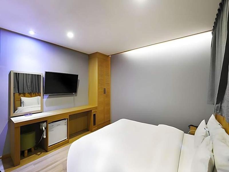 Hotel Golden Hill image