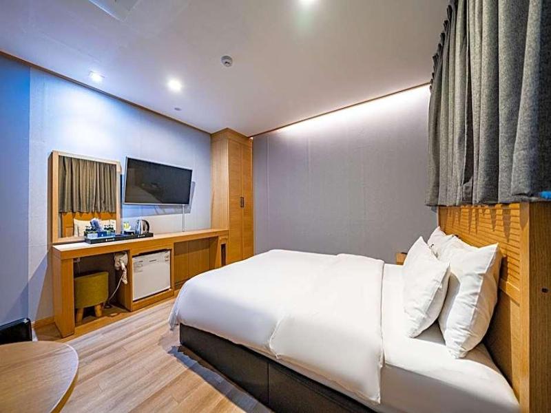 Hotel Golden Hill image