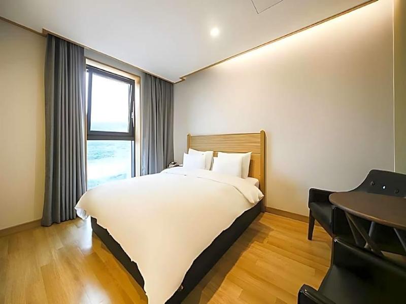 Hotel Golden Hill image