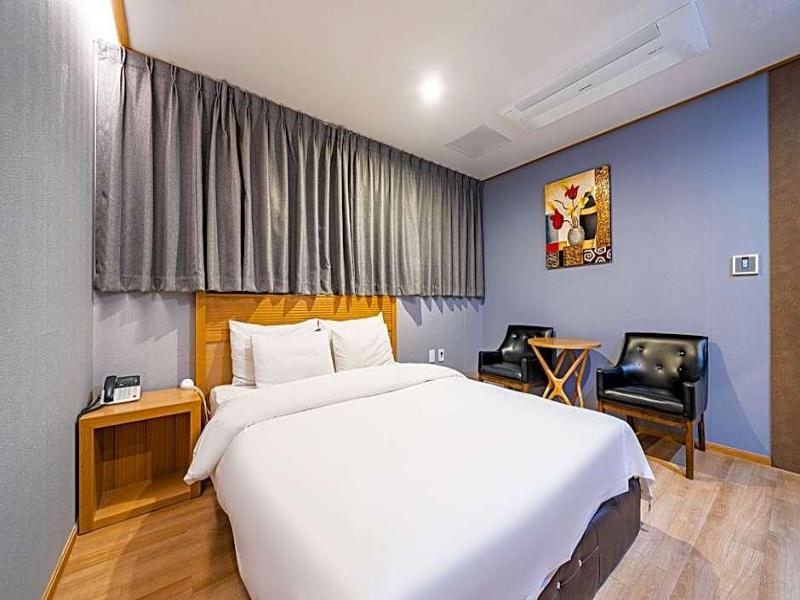 Hotel Golden Hill image