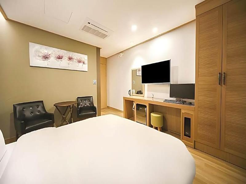 Hotel Golden Hill image