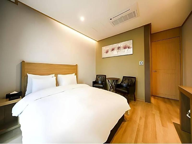 Hotel Golden Hill image