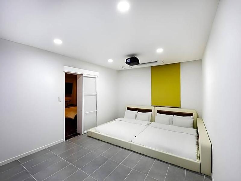 Hotel Golden Hill image