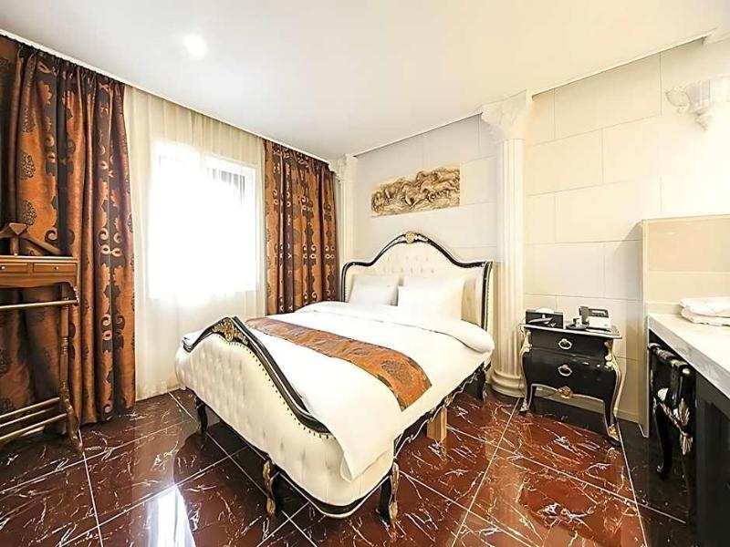 Hotel Golden Hill image