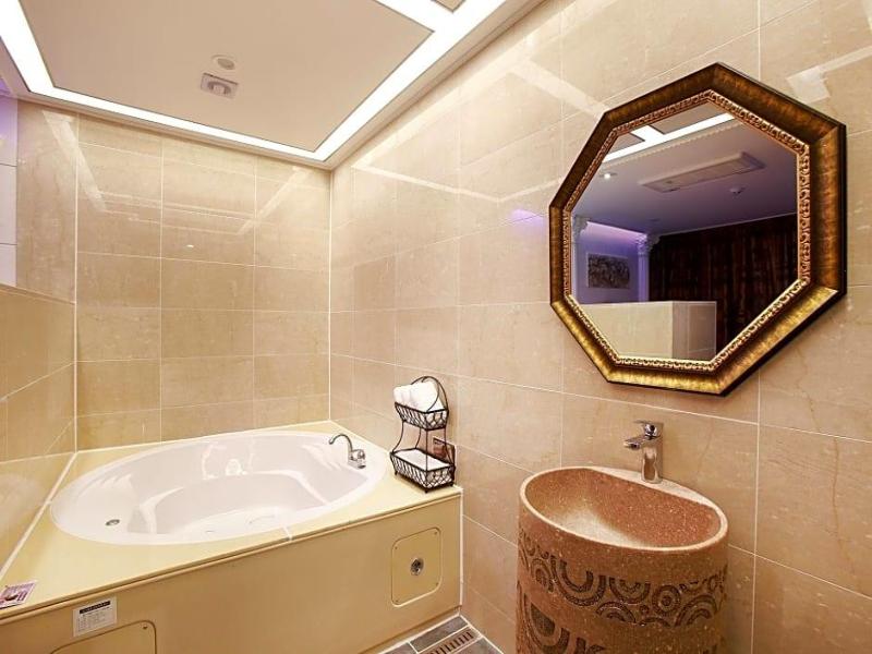 Hotel Golden Hill image