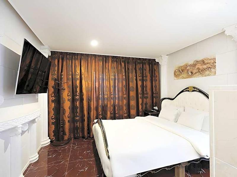 Hotel Golden Hill image