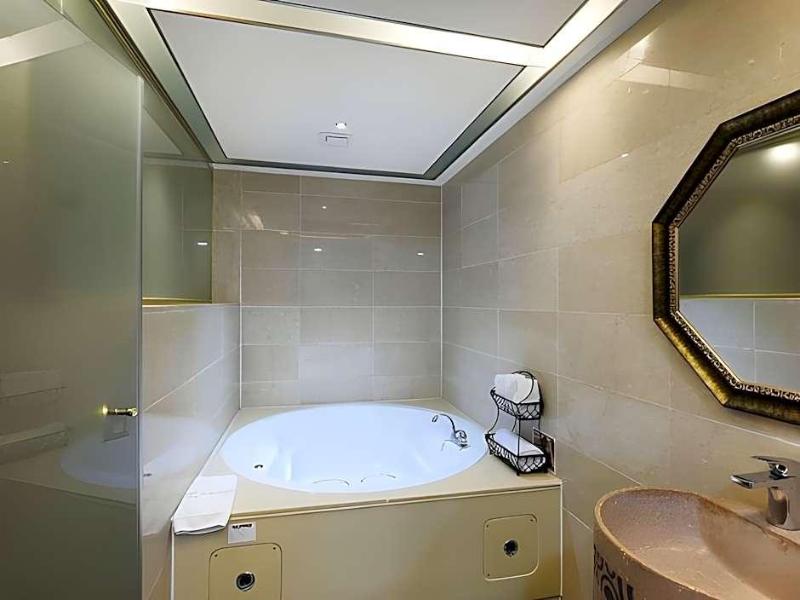 Hotel Golden Hill image