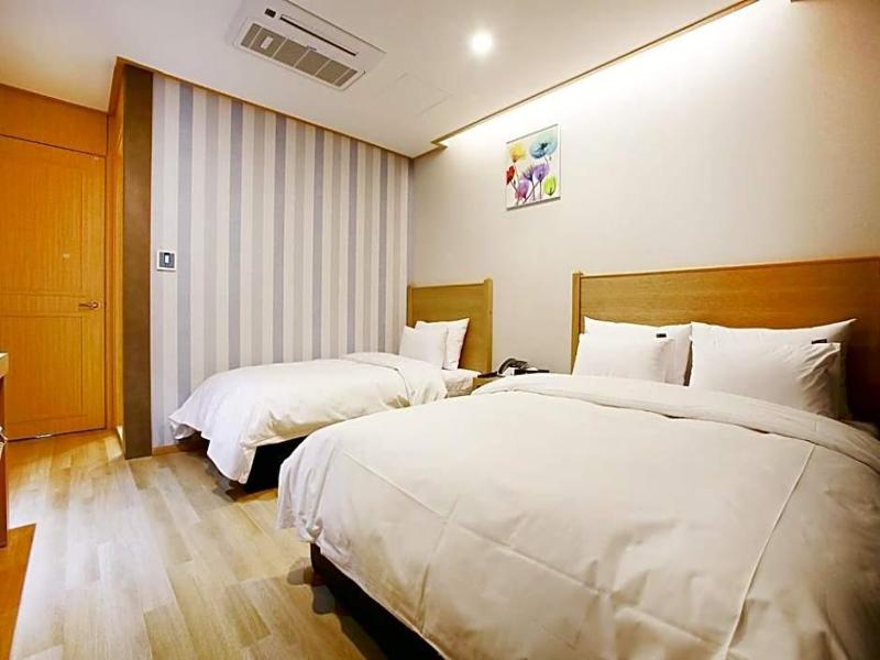 Hotel Golden Hill image