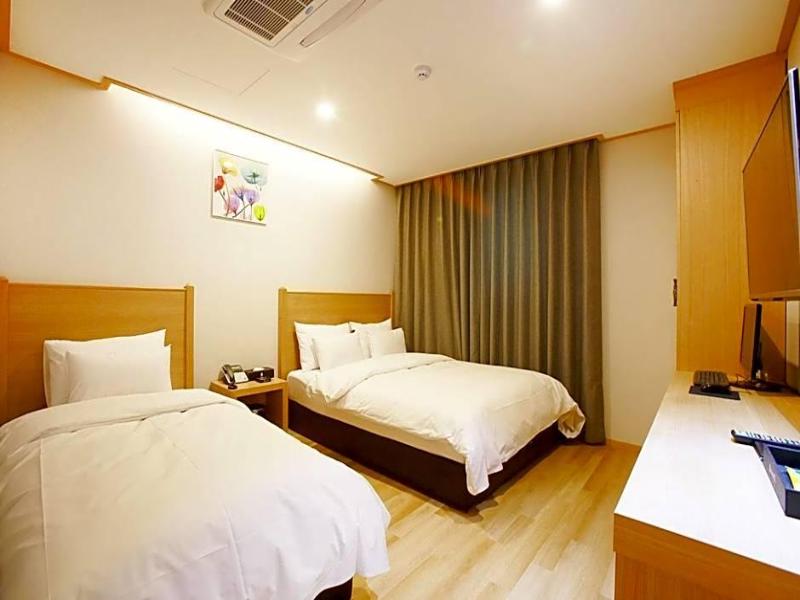 Hotel Golden Hill image