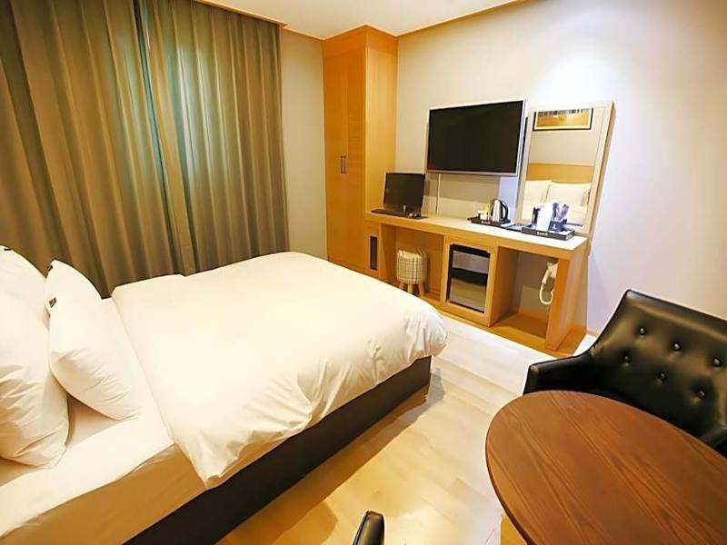 Hotel Golden Hill image