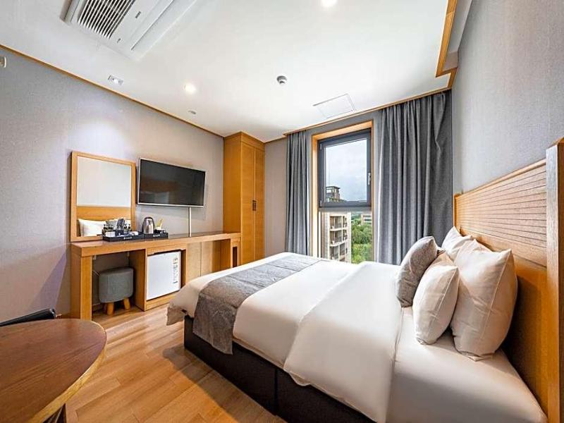 Hotel Golden Hill image