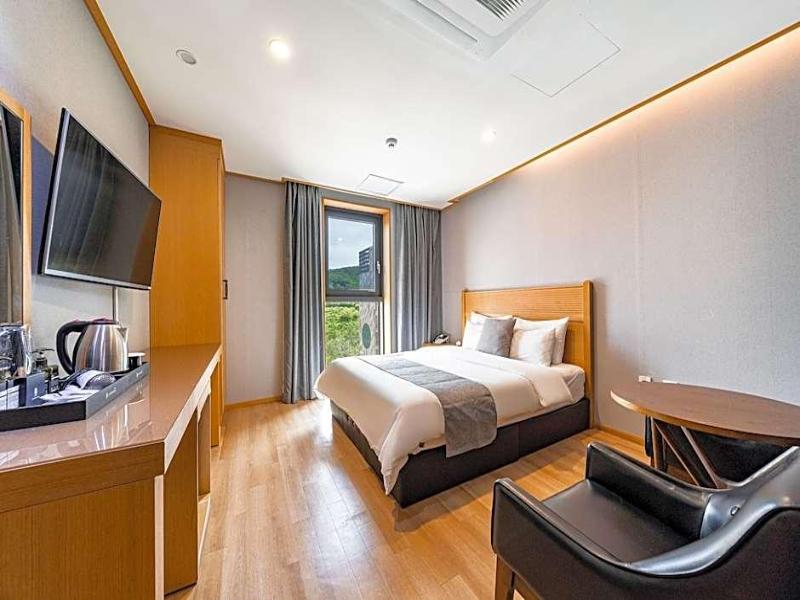 Hotel Golden Hill image