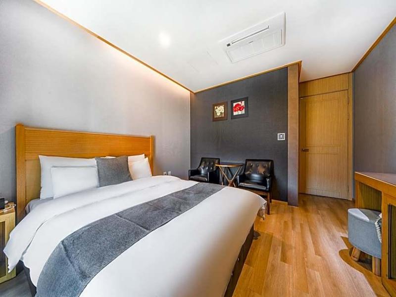 Hotel Golden Hill image