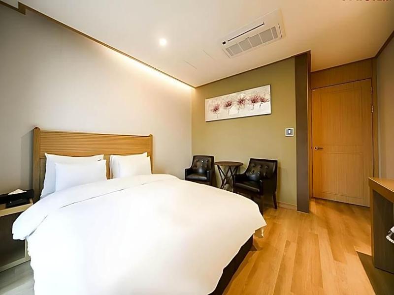 Hotel Golden Hill image