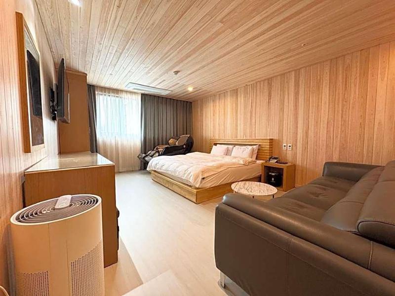 Hotel Golden Hill image