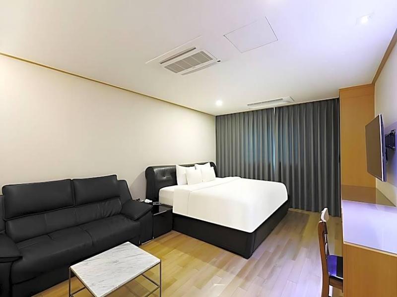 Hotel Golden Hill image
