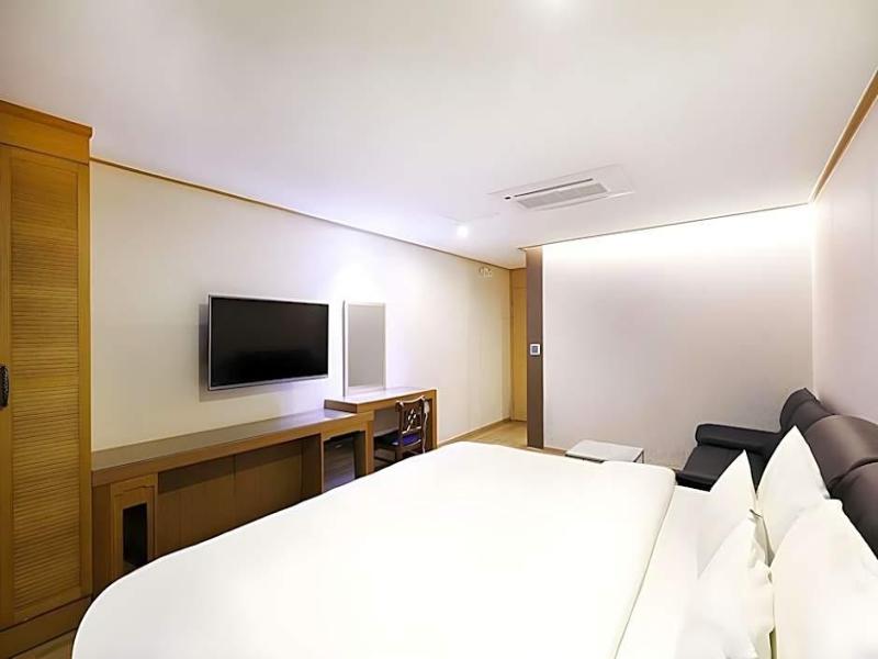 Hotel Golden Hill image