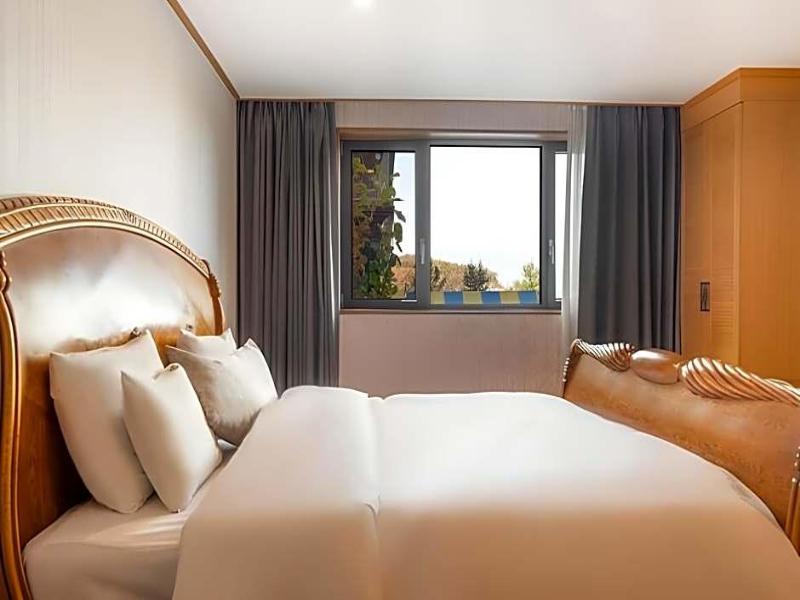 Hotel Golden Hill image