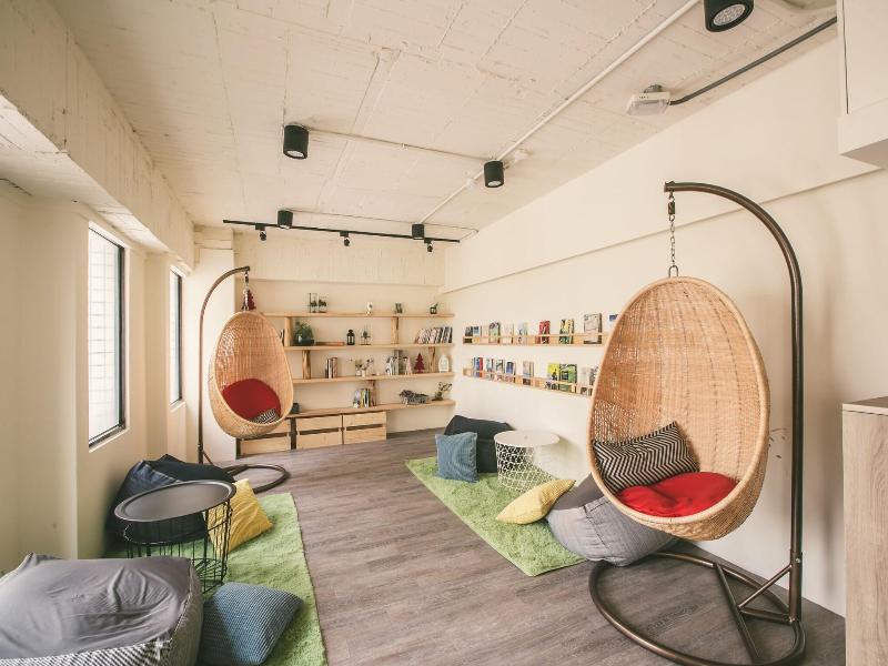 Stray Birds Taichung Hostel image