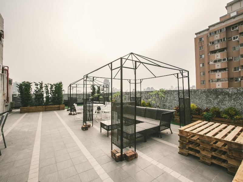 Stray Birds Taichung Hostel image