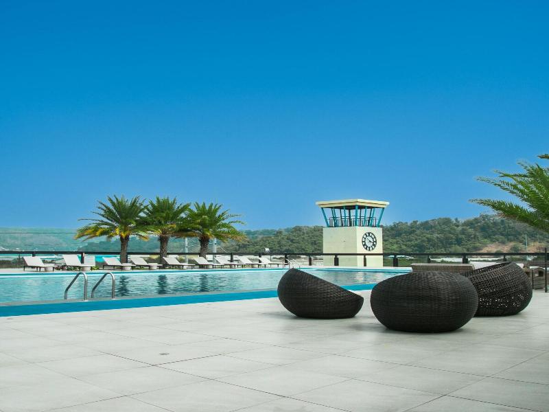 Le Charme Suites Subic image