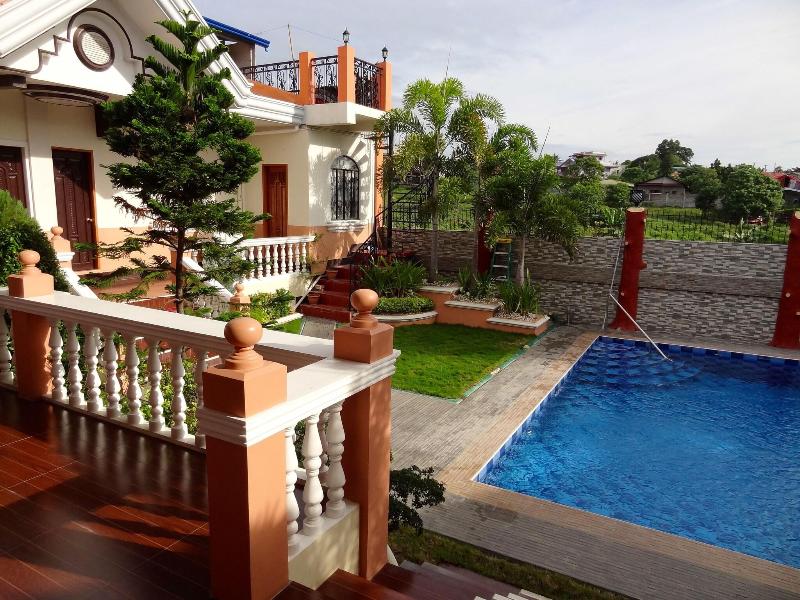 The Executive Villa Inn Suites image
