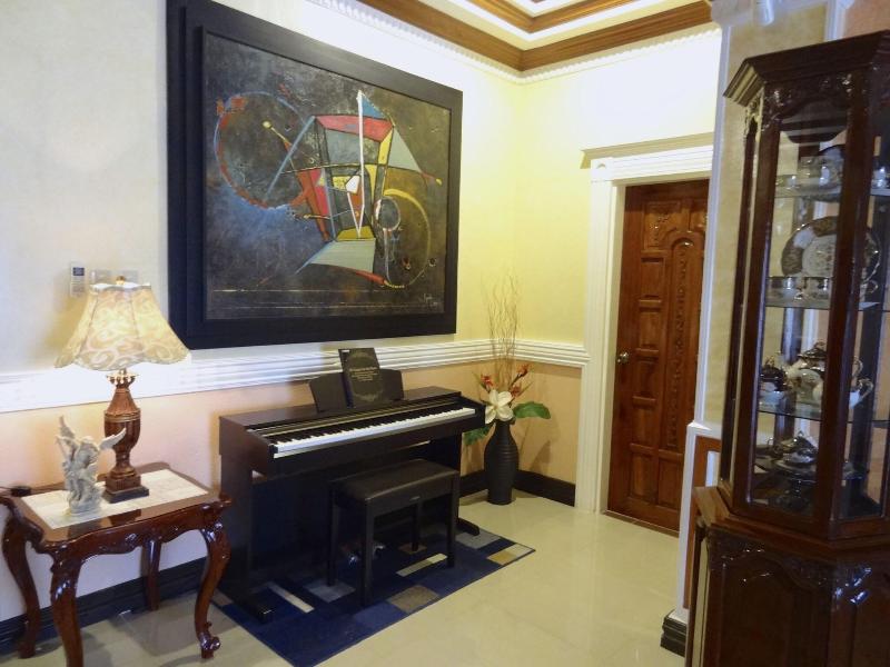 The Executive Villa Inn Suites image