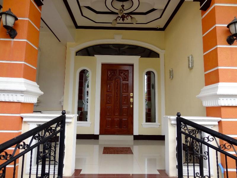 The Executive Villa Inn Suites image