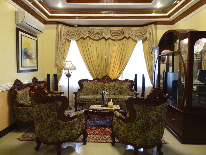 The Executive Villa Inn Suites image