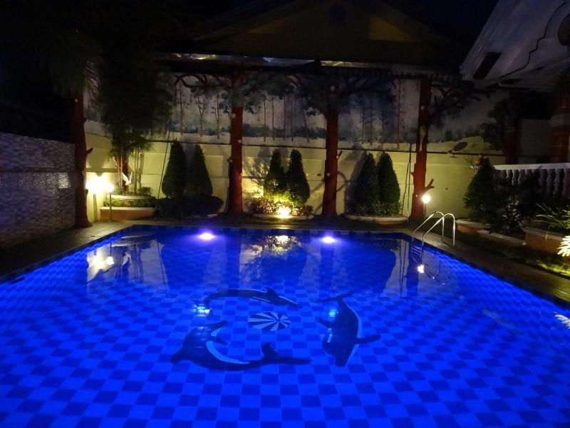 The Executive Villa Inn Suites image