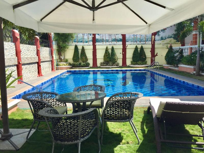 The Executive Villa Inn Suites image