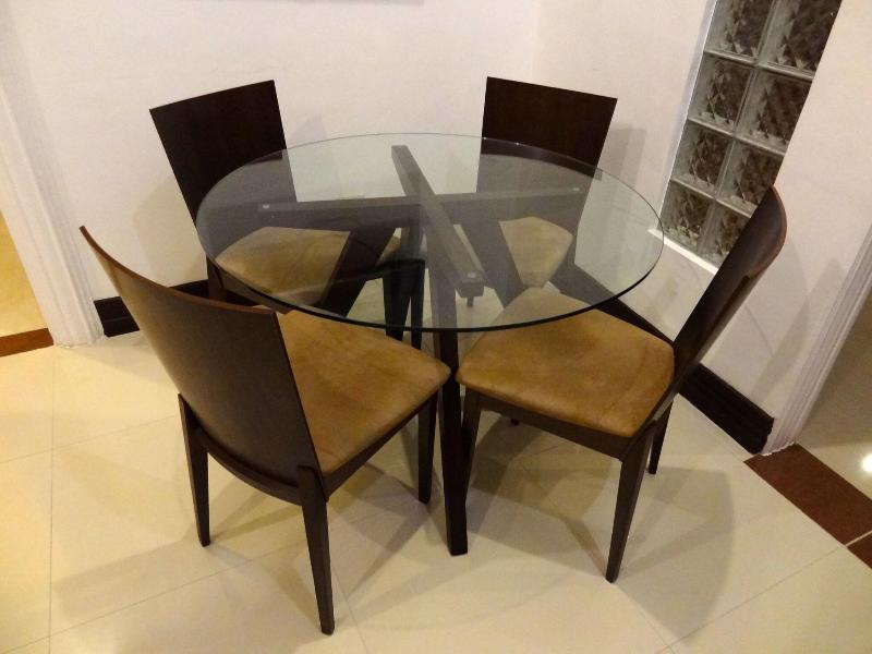 The Executive Villa Inn Suites image