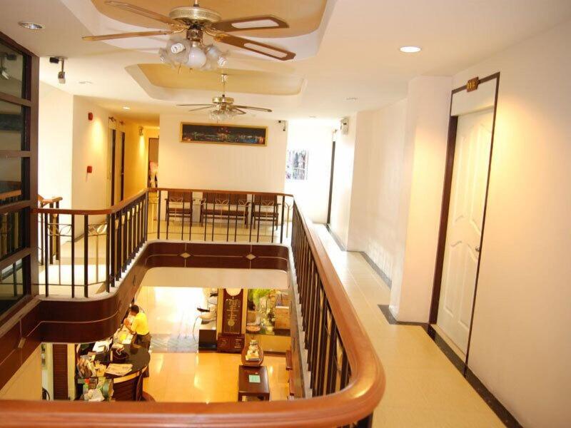 Rambuttri House image