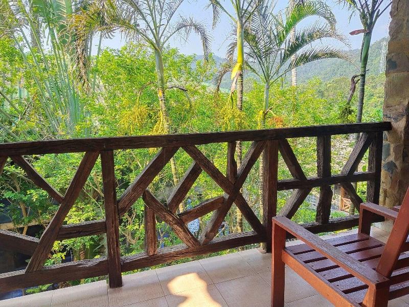 Koh Chang Hut Hotel image