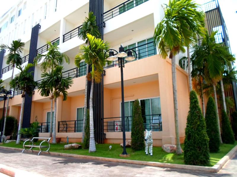 The O Valley Hotel image